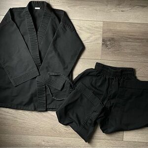 Kids size 000 black gi uniform set for taekwondo, karate, martial arts